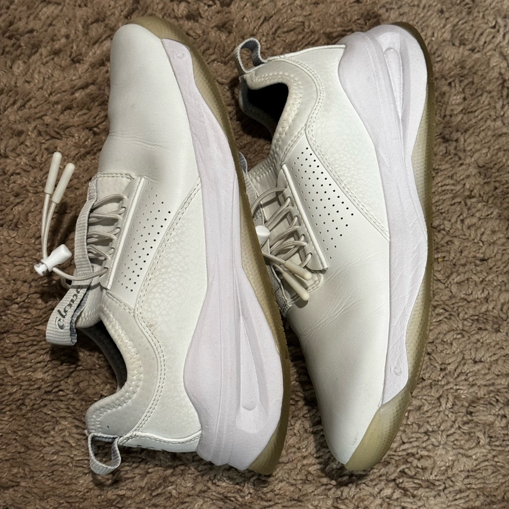 Clove White Healthcare sneakers